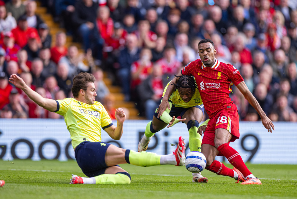 孔帕尼：球员们一个接一个生病；某个阶段我们会需要年轻球员（孔帕尼：队内接连有人生病，迟早要启用青年军）