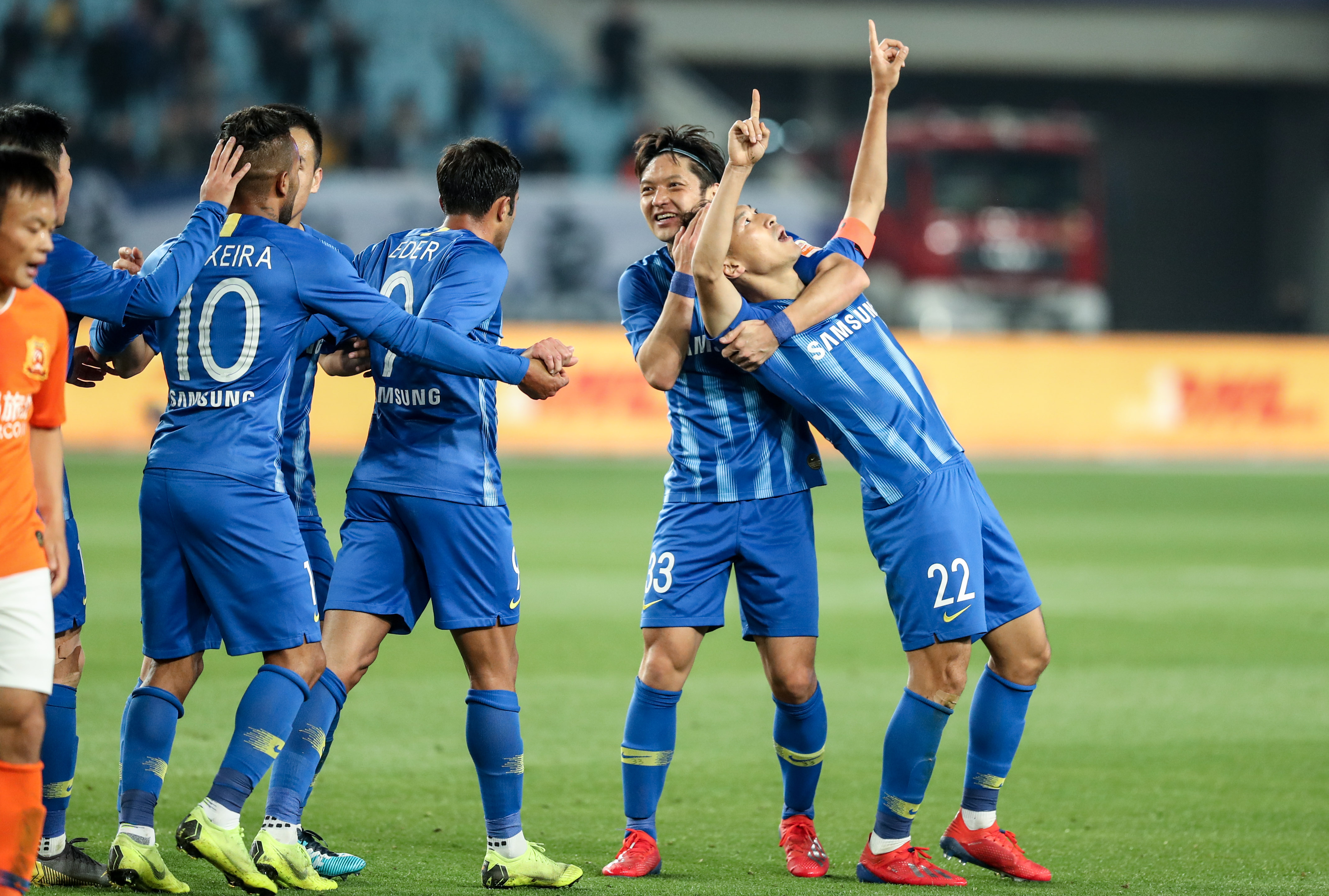 斯洛特：我们没有可用的边锋，派出两名9号球员是合乎逻辑的