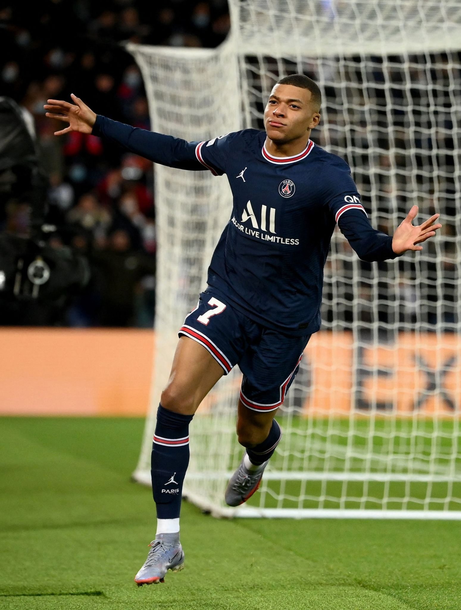 巴萨3-1逆转马竞喜忧参半：全场最佳奥尔莫肩膀脱臼，本赛季报销