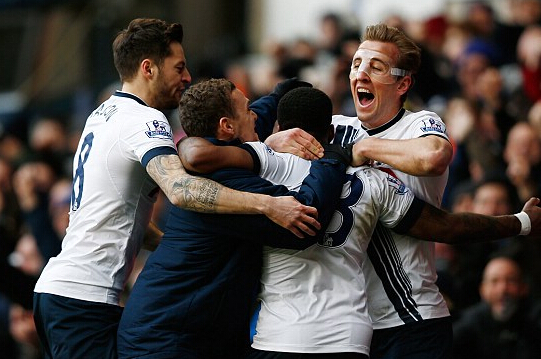 中国乒乓球队在关键战中被法国新星勒布伦逆转，展现技术与心理博弈，国乒面临严峻挑战。