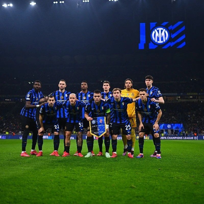 成都蓉城主帅徐正源获三年大合同，球队获亚冠资格，有望争夺双冠，球迷期待新赛季表现。