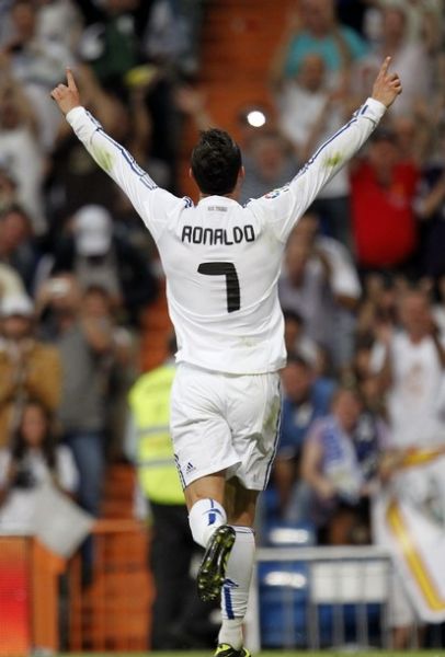 斯洛特上周五给球员放假？ 邮报：球员当天仍在基地训练（邮报：斯洛特称上周五给队员放假，球员实际仍在基地训练）