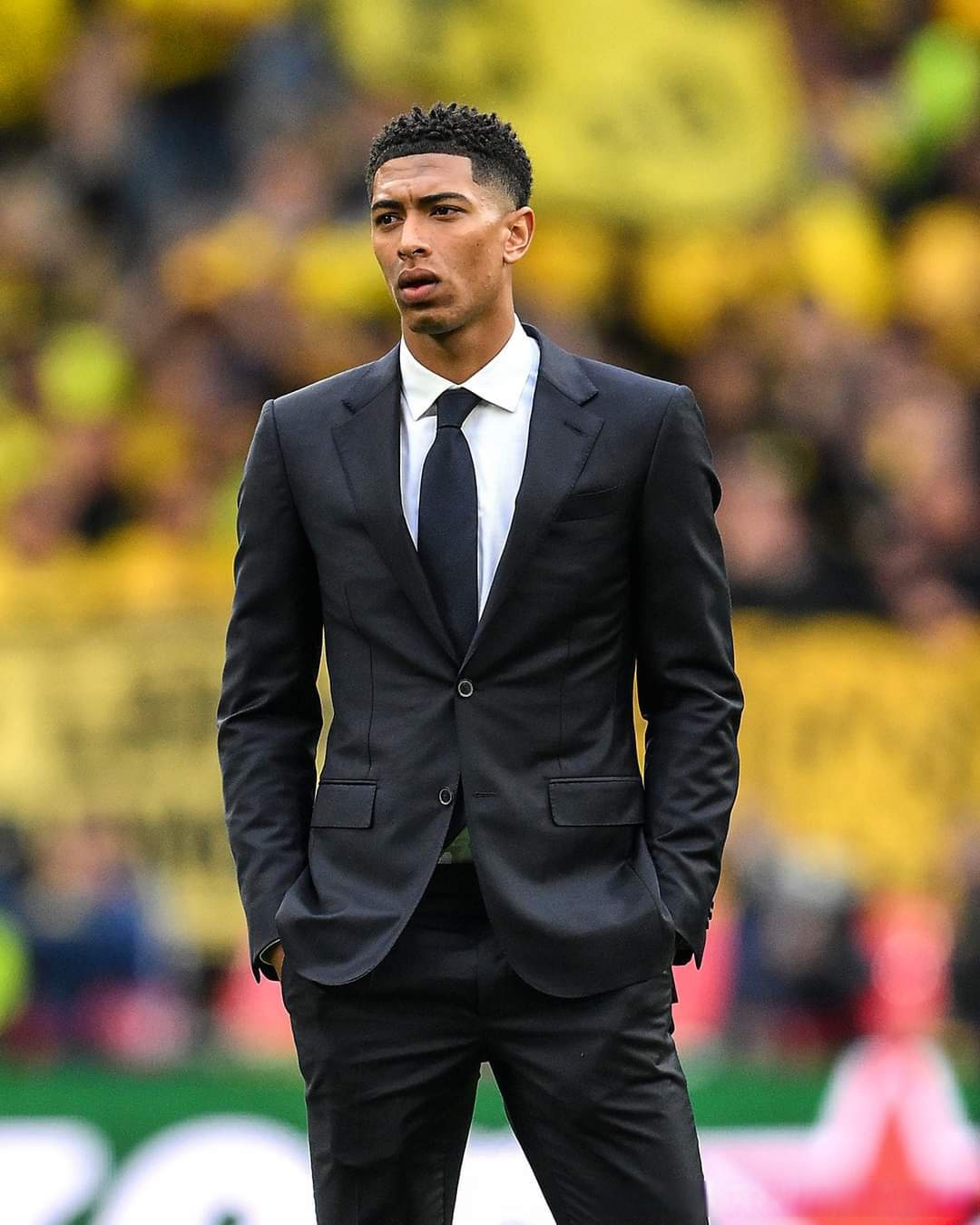 RMC：巴黎大巴被毕包球迷石块袭击，所幸并无人员受伤