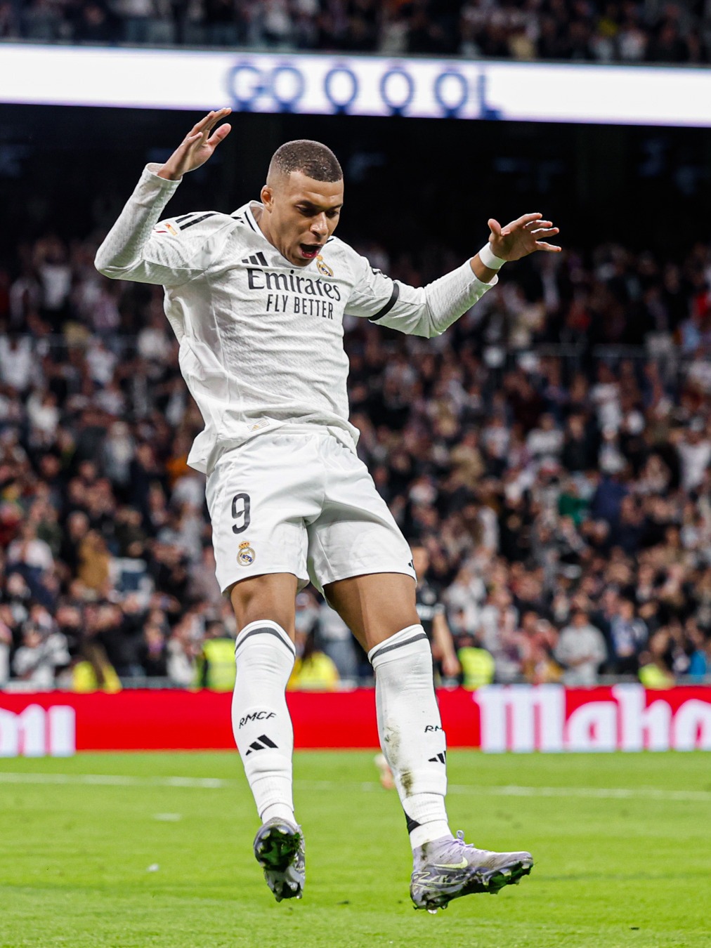 图片报：阿德耶米已认为自己不会留多特，曼联和国米想引进他（图片报：阿德耶米自认难留多特，曼联与国米有意将其签下）