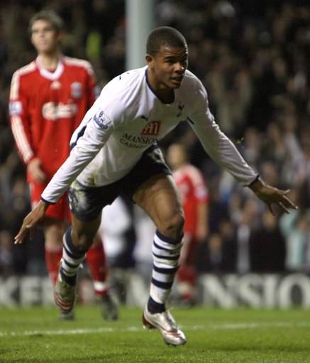 詹姆斯5中0一分未得，里夫斯扛起进攻大旗，首节湖人领先